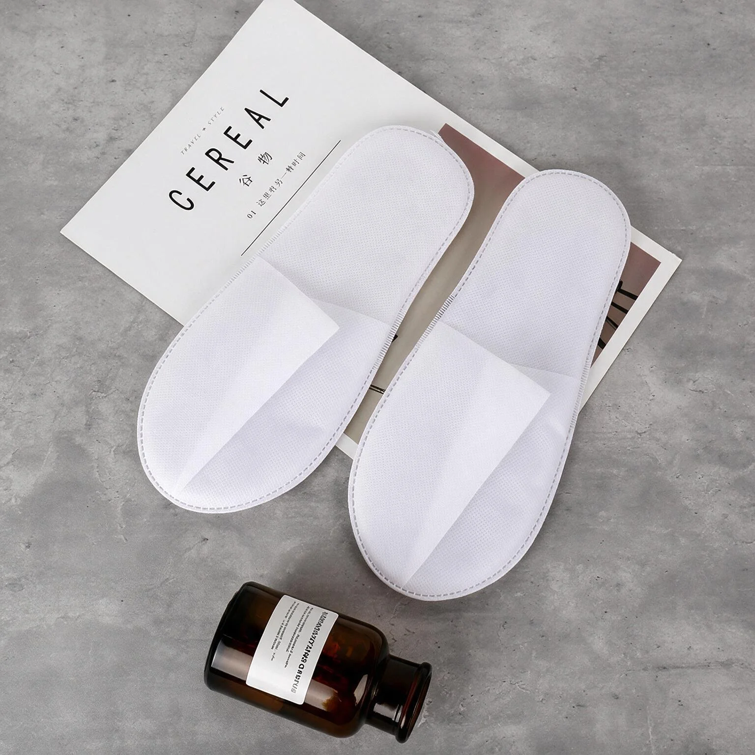 Renfola Frost Collection Hotel Slippers, White Non-Woven 28 x 11  (about EU 42-43)