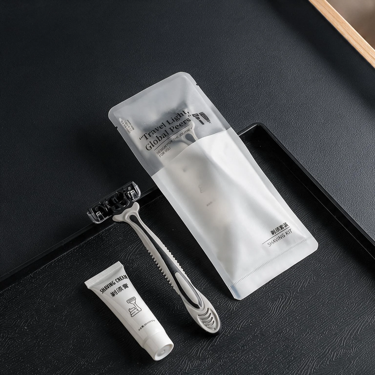 Renfola Meridian Collection Hotel Razor, Three-Blade with 10g Shaving Cream