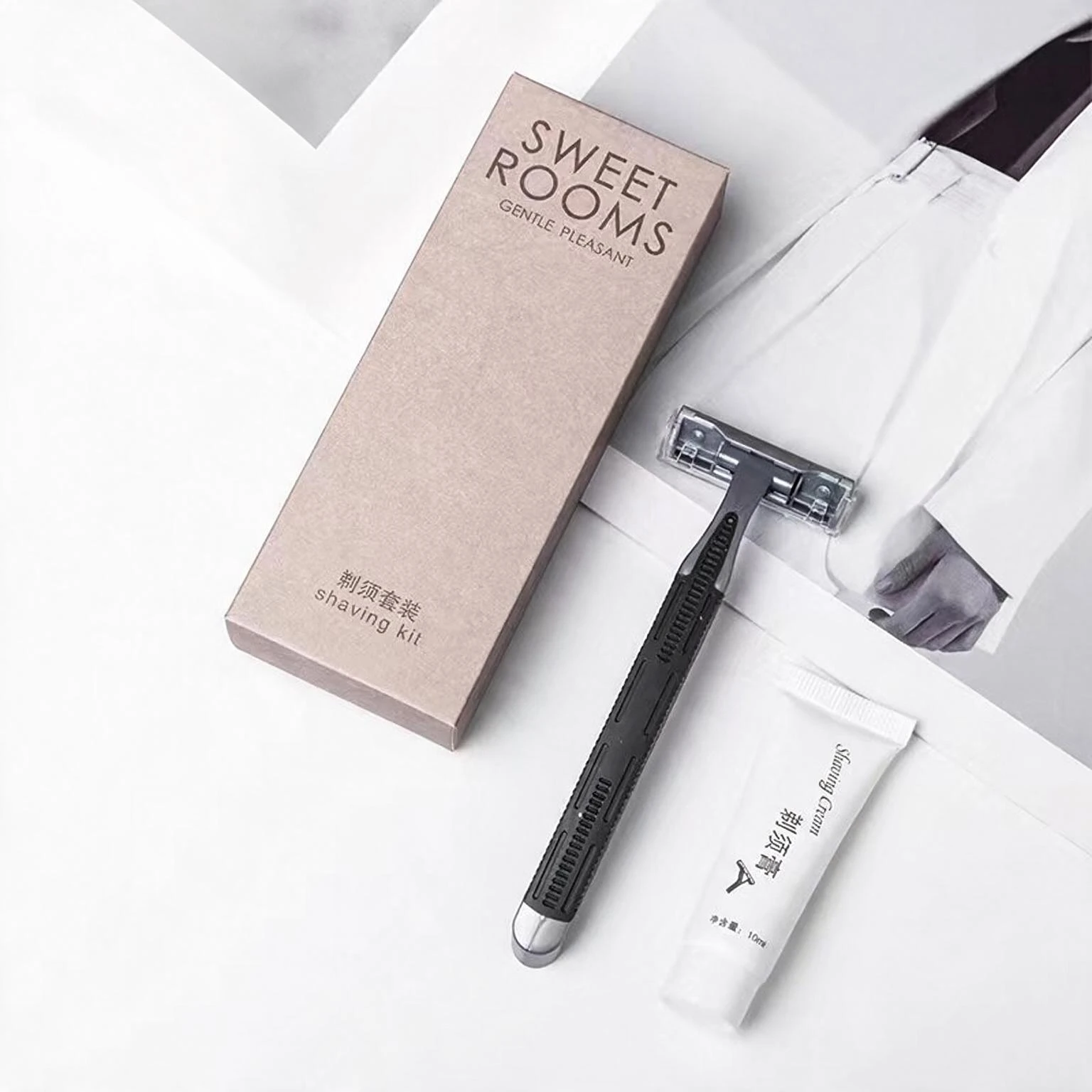 Renfola Maison Collection Hotel Razor, Grey Gel-Injected with 10g Shaving Cream